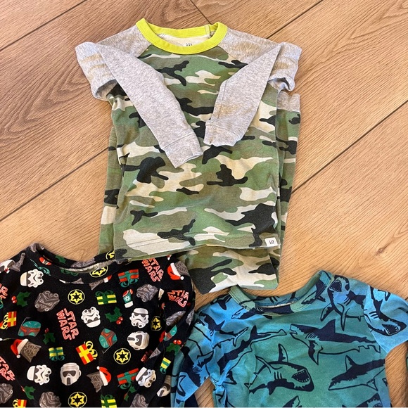 Gap Kids Boys 5T Cotton Long Sleeve Pajama Sets Christmas Star Wars Sharks Camo - Picture 4 of 4